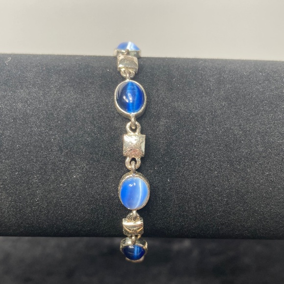 Blue Cats Eye Silver Tone Bracelet Light & Dark - Picture 2 of 13